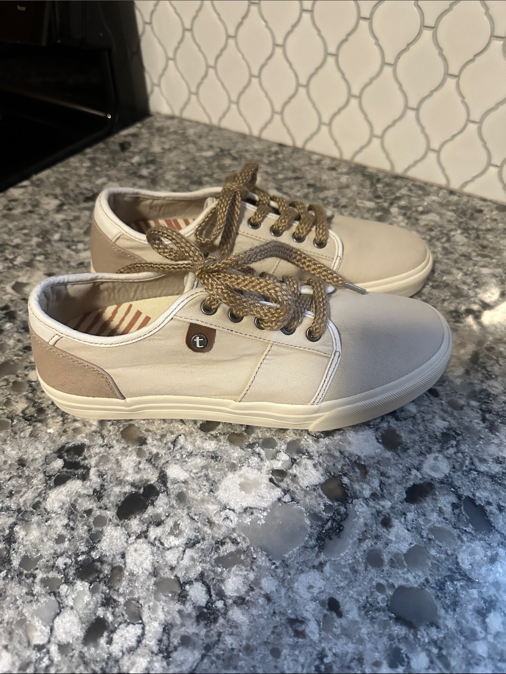 Taos Super Soul Sneaker Footwear Beige and Tan Women's Sneakers